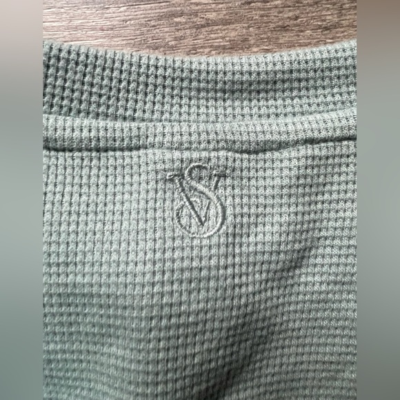 Victoria’s Secret Glow Waffle Henley Jogger Pants and Henley top Mint Green SZ M - Picture 9 of 16